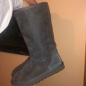 UGGS genuine sheepskin genuine leather
